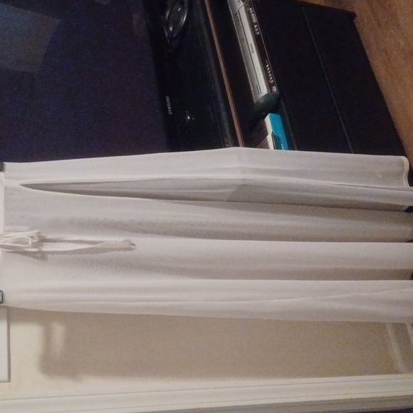 💙🌺Elegant White Mesh Sheer Skirt With Slit - Picture 6 of 12